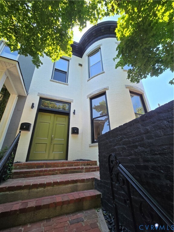 Photo - 1 N Harvie St