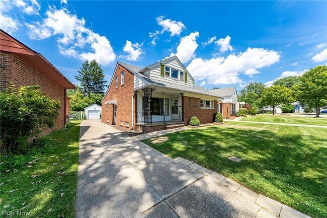 Photo - 24111 Edgehill Dr