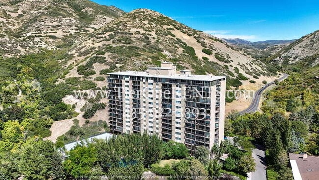 Building Photo - This property offers a NO DEPOSIT option available for qualified renters Unit 901