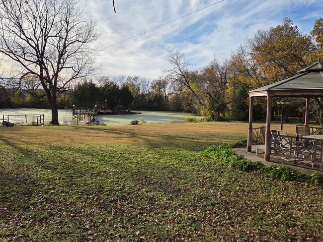 Private pond with fishing available - 4124 Limestone Rd