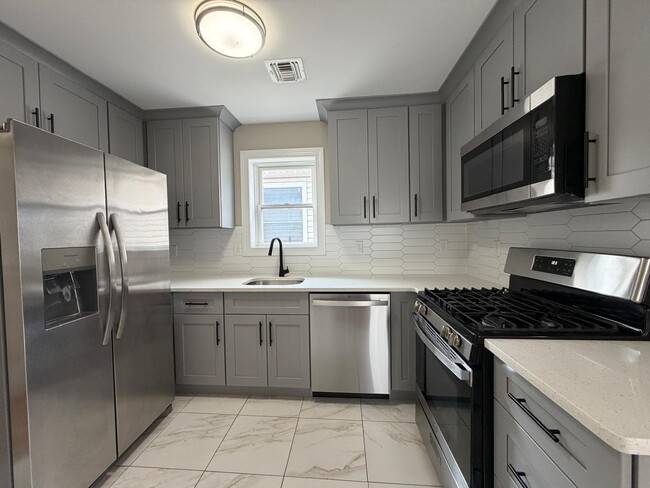 Photo - 208 Atlantic St Unit 2