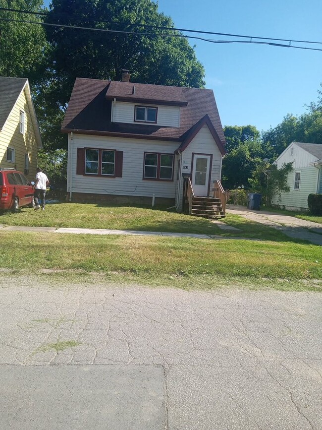 Building Photo - Welcome Home! Now Leasing 3bd in Flint, Michigan