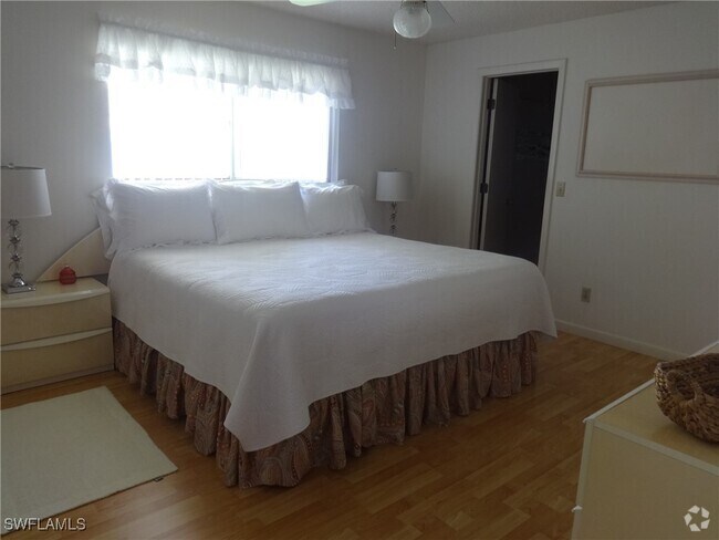 Building Photo - 330 SE 34th St Rental