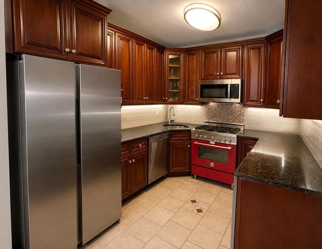 Building Photo - 719 Monroe St Unit 3