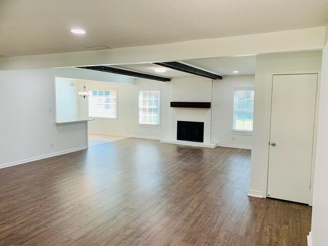 Photo - 7207 Poplar Pike