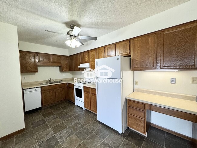 Photo - 1115 W 1st St