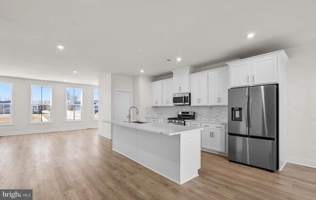 Photo - 127 Heyford Dr