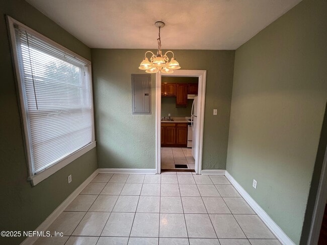 Photo - 2608 College St