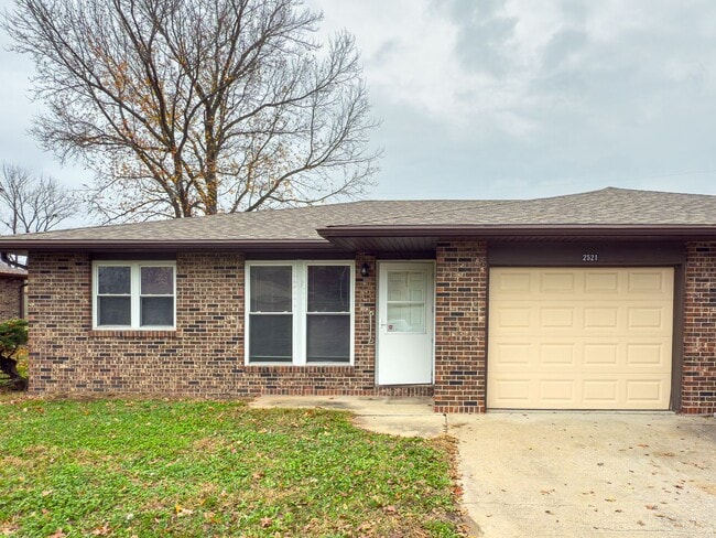 Building Photo - 2523-2523 E Morris Dr Unit 2521 E Morris Dr