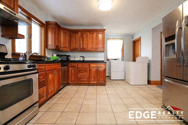 Building Photo - 42 Gerrish St Unit 1