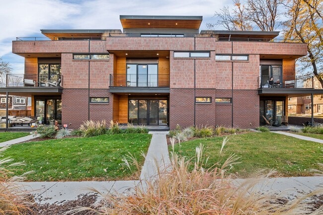 Photo - 203 S Marion St Pkwy