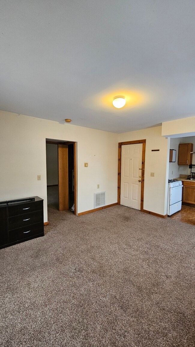 Building Photo - 162 E 2nd St Unit 2 - Upper Front