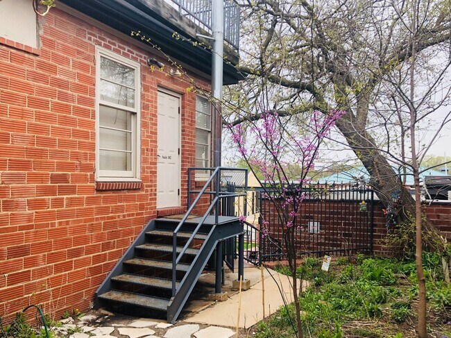 Photo - 1013 E Walnut St Unidad Apt 102