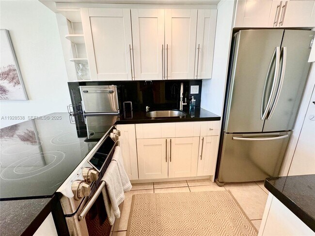 Photo - 2899 Collins Ave Unidad 1004