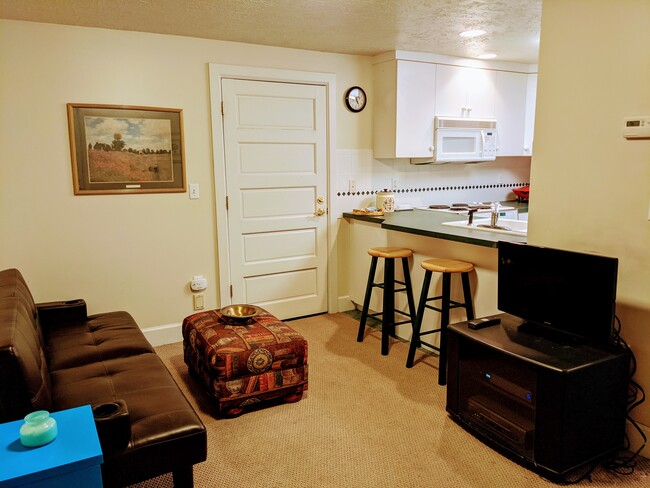 Building Photo - 943 E South Temple Unit B Rental