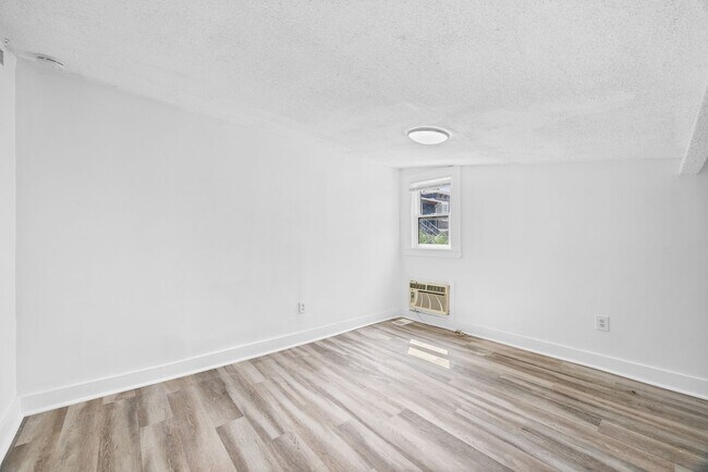 Photo - 112 E Anderson St Apartment Unit 112 E Henry St