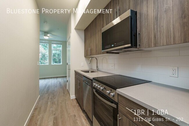 Photo - 1311 SW Gibbs St Unit 202