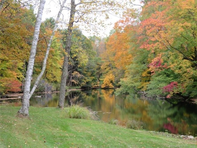 Photo - 261 Taconic Rd