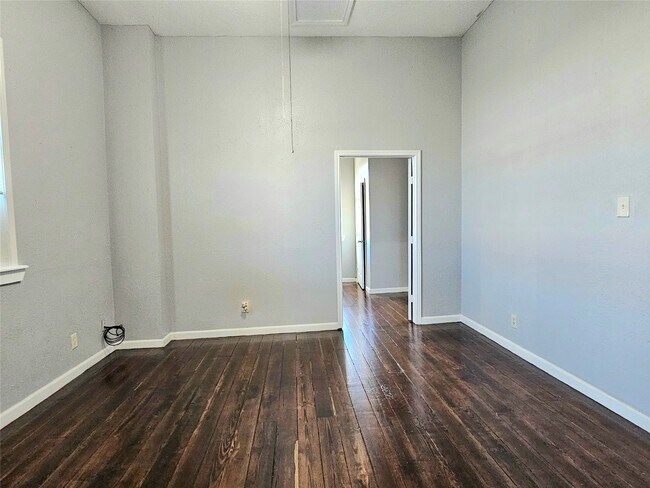 Photo - 4226 Winnie St