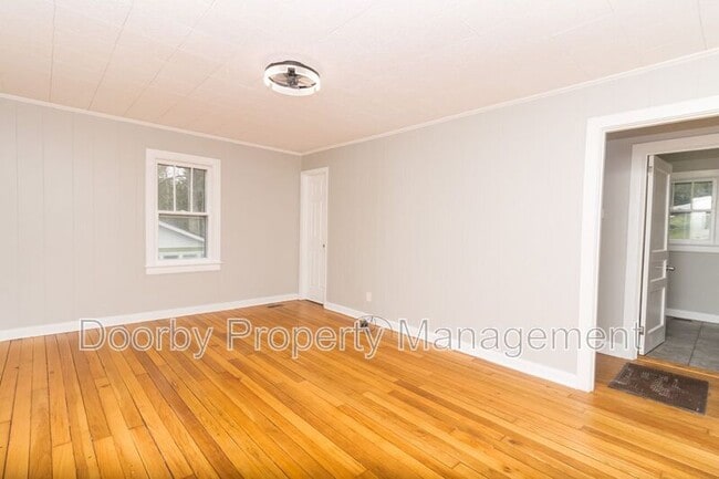 Photo - 640 Lupton Dr