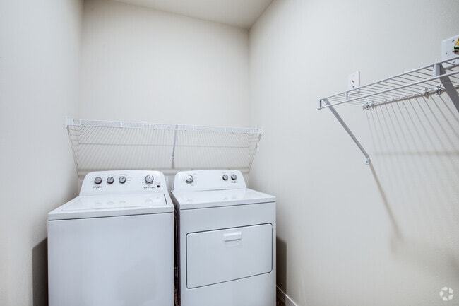 1BR, 1BA - 754SF