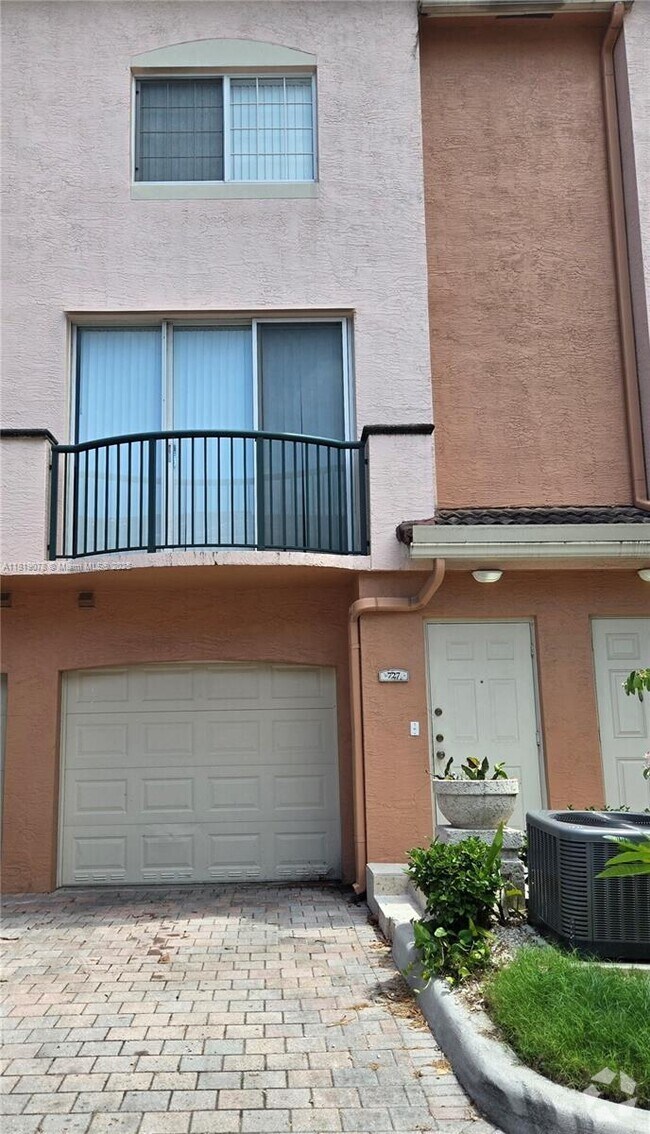 Building Photo - 2027 SE 10th Ave Unit 727 Rental