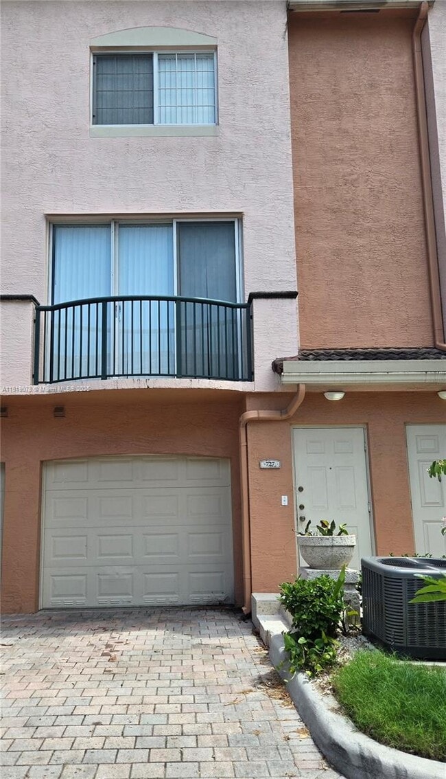 Building Photo - 2027 SE 10th Ave Unit 727 Rental