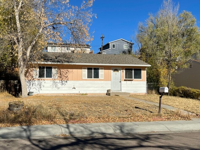 Photo - 3 Bedroom/ 1 Bathroom Rancher Close To Fort Carson