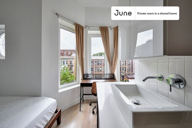 Room in Shared 4 bed/4 bath home in Ditmas Park