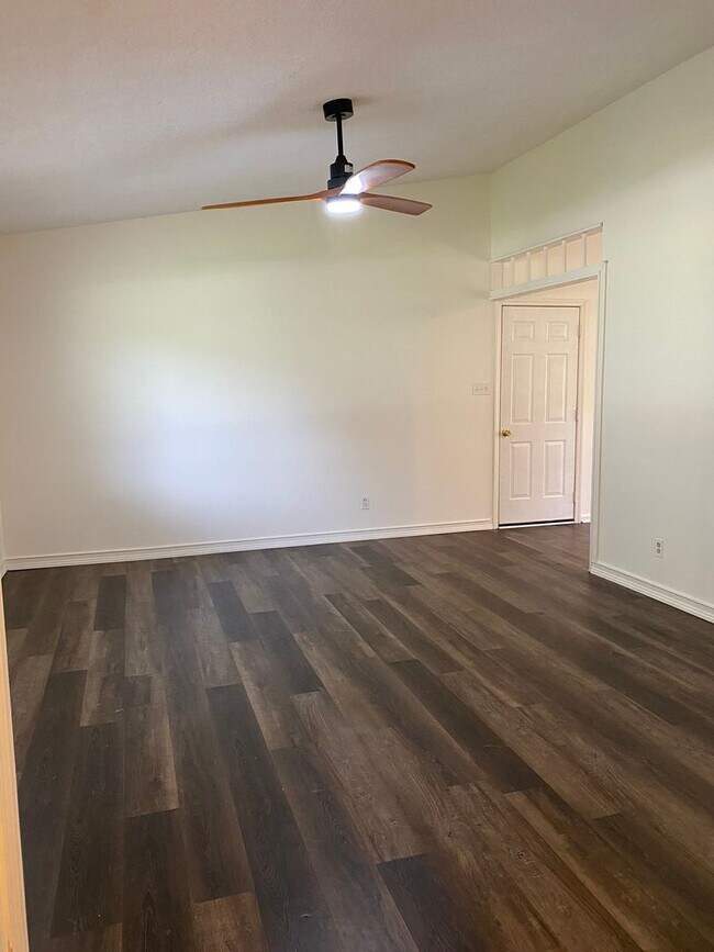 Photo - **Available Now** Great 3 Bedroom 2 Bath home on Coffee Bluff with Fenced Yard!!