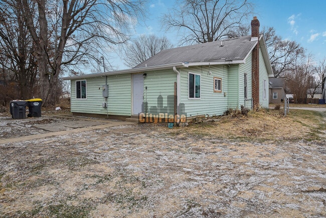 Building Photo - 2627 Chase St