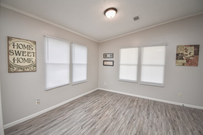 Photo - 807 E Mesquite Ln