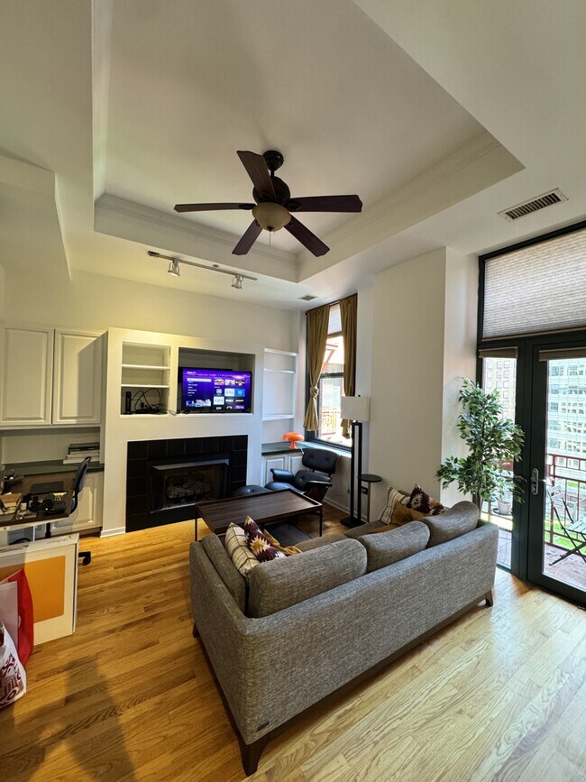 Photo - 208 W Washington St
