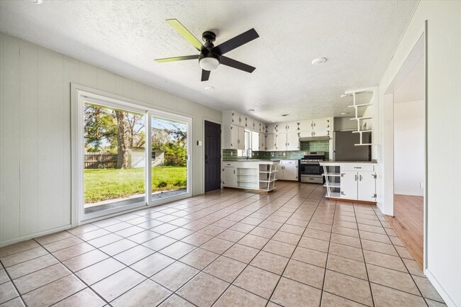 Photo - 4014 Willow Springs Ln