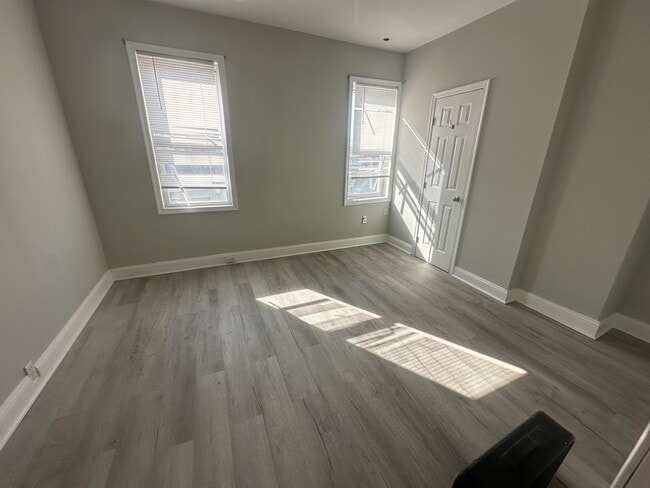 Photo - 1325 N 49th St