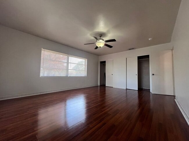 Photo - 2525 Maple Ave