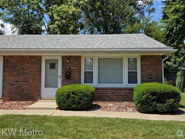 Building Photo - 715 E University Ave Rental