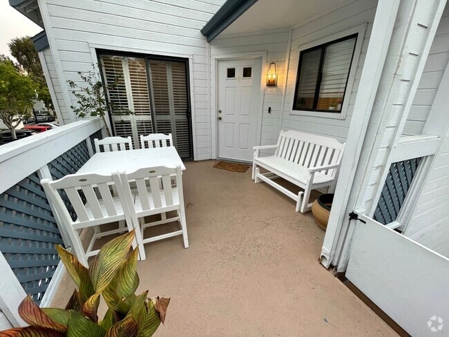 Building Photo - **Coming Soon** 2-Level Loft Condo with Re... Unit 55