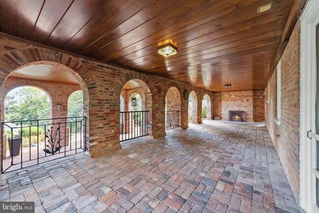 Photo - 512 Courtfield Ave