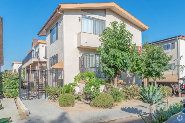Building Photo - 1439 S Point View Street Rental