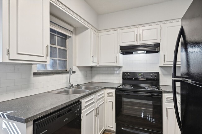 Forest Ridge Apartments Denton, TX- 1110 Kitchen - Forest Ridge Apartments