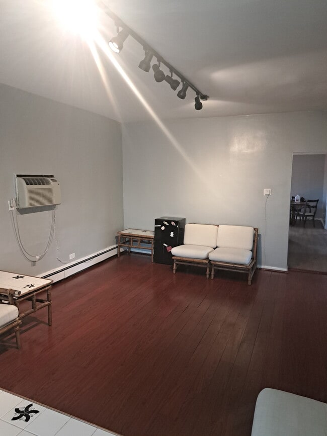Photo - 712 S Carpenter St Unit 3 Front