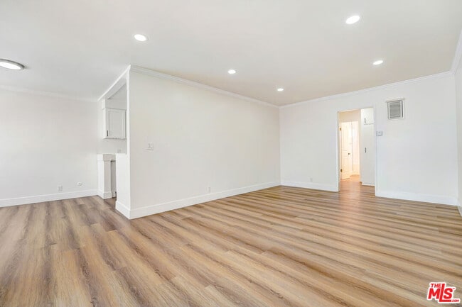 Building Photo - 8208 Romaine St Unit 1