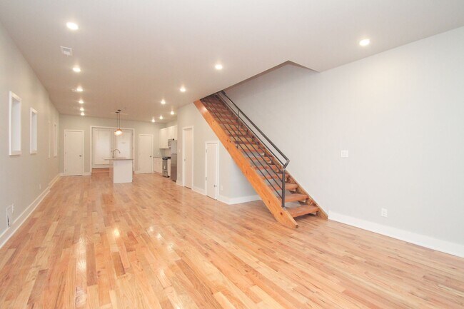 Photo - Large Point Breeze Home