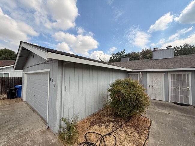 Building Photo - 8976-8978 Laguna Vista Ct Unit 8976 Laguna Vista Ct