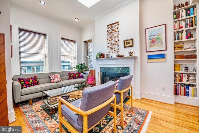 Building Photo - 1807 California St NW Unit 301