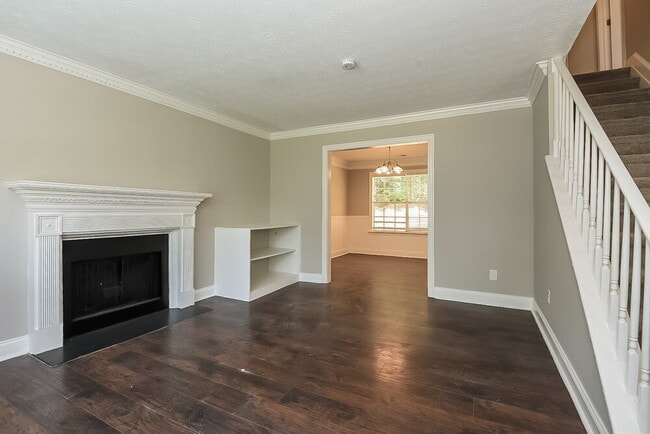 Photo - 885 Trace Cir NE