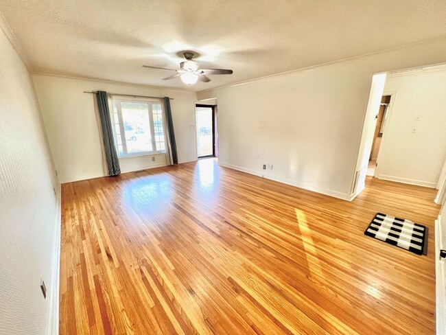 Photo - Brookside Bungalow Close to shopping, Riverside trails, & Gathering Place!
