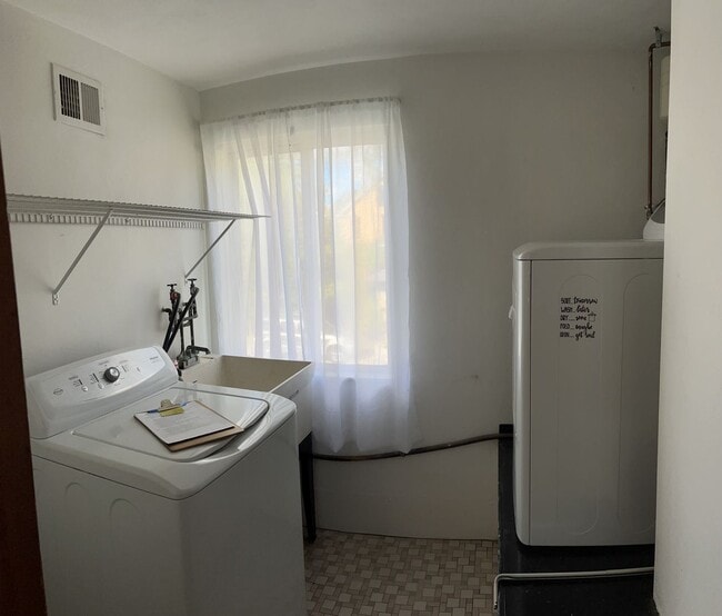 Photo - 235 Manhattan Ave Unit Apt #2