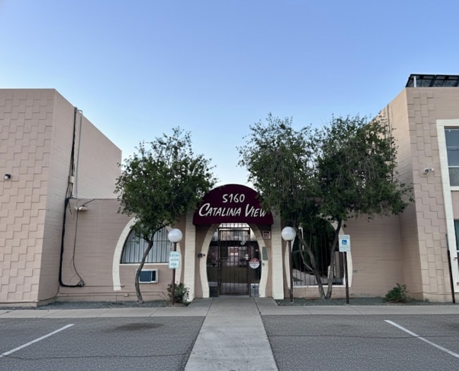 Building Photo - **MOVE IN SPECIAL!**Central- 2 bedroom/ 2 bathroom apartment Unit CA5160-208